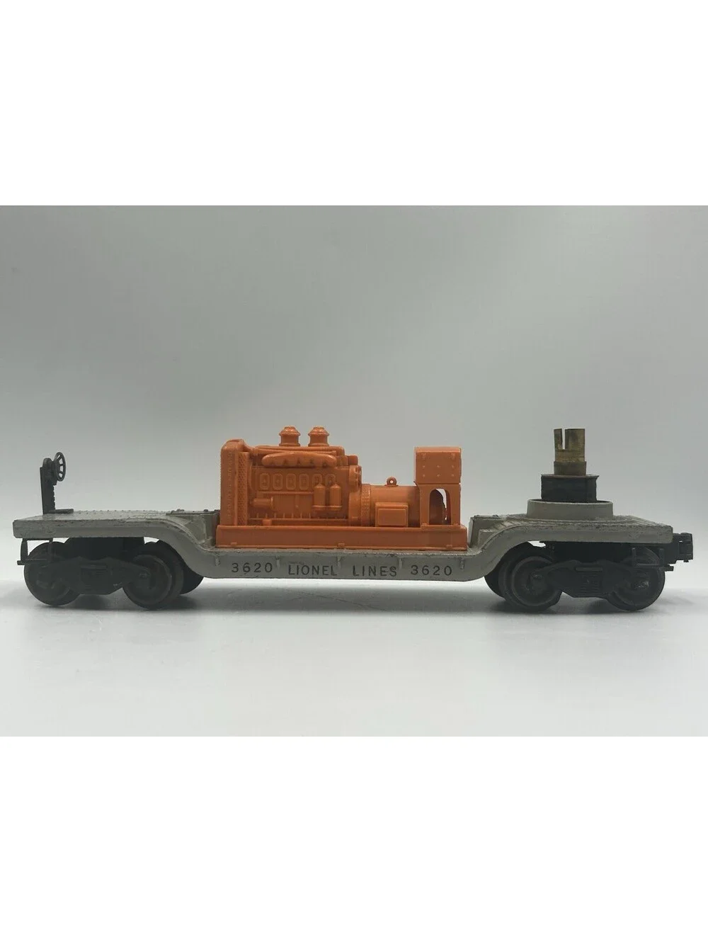 LIONEL 3620 SPOTLIGHT CAR WITH ORANGE GENERATOR